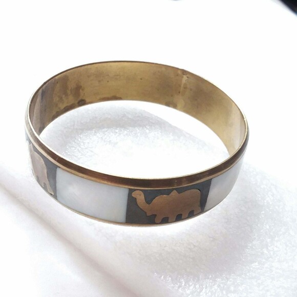 VTG Brass elephant inlay bracelet Mother of pearl 70s Luck Trunk Up - Picture 3 of 8